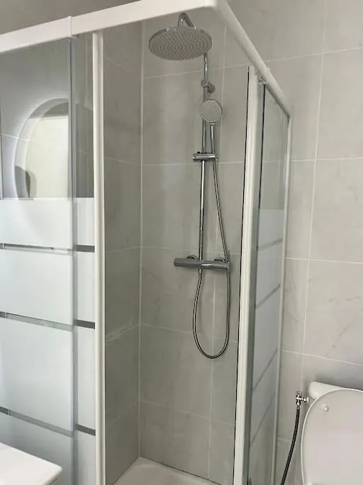 City Center - Magnificent 1-Bedroom Apartment - Cozy - Wifi Fransa